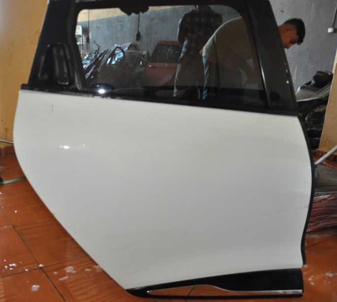 ÇIKMA ORJİNAL BOYASIZ ARKA SAĞ KAPI DOLU