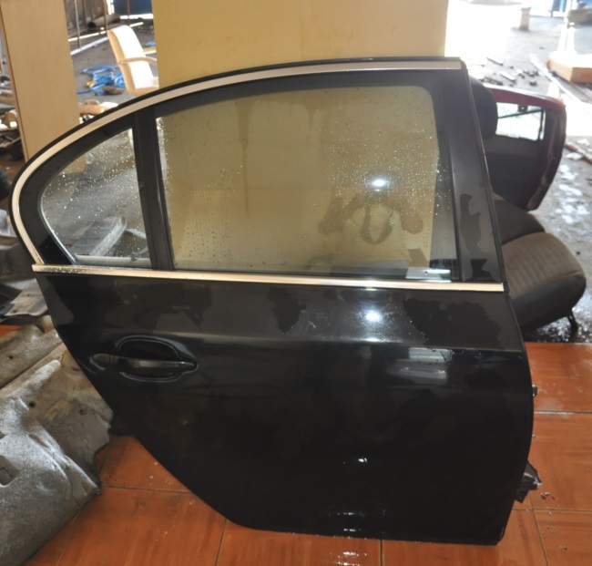 ÇIKMA BMV 520 D  ARKA SAĞ KAPI DOLU